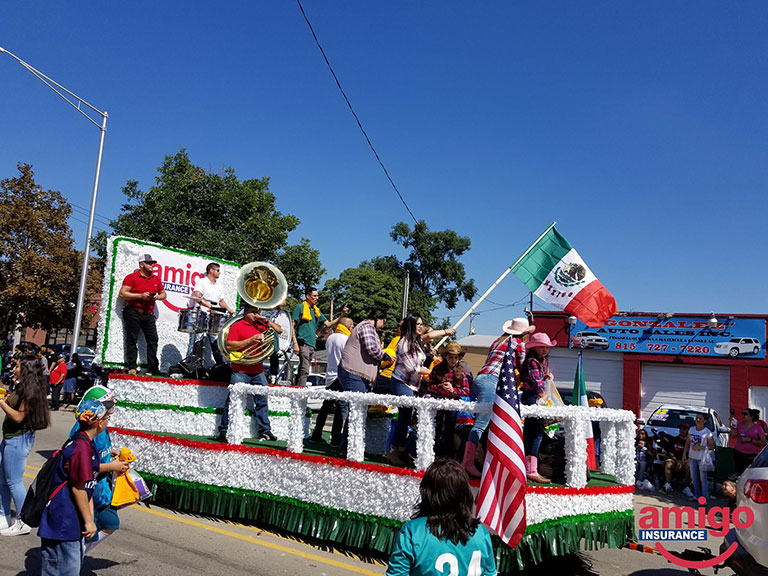 amigo-float-in-parade